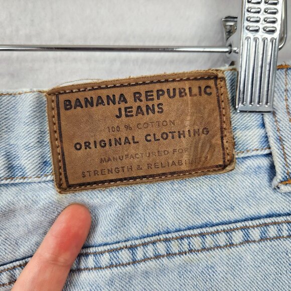 Banana Republic Jeans Men 31x32 Blue Light Wash Relaxed Button Fly Made in Italy - Picture 13 of 16